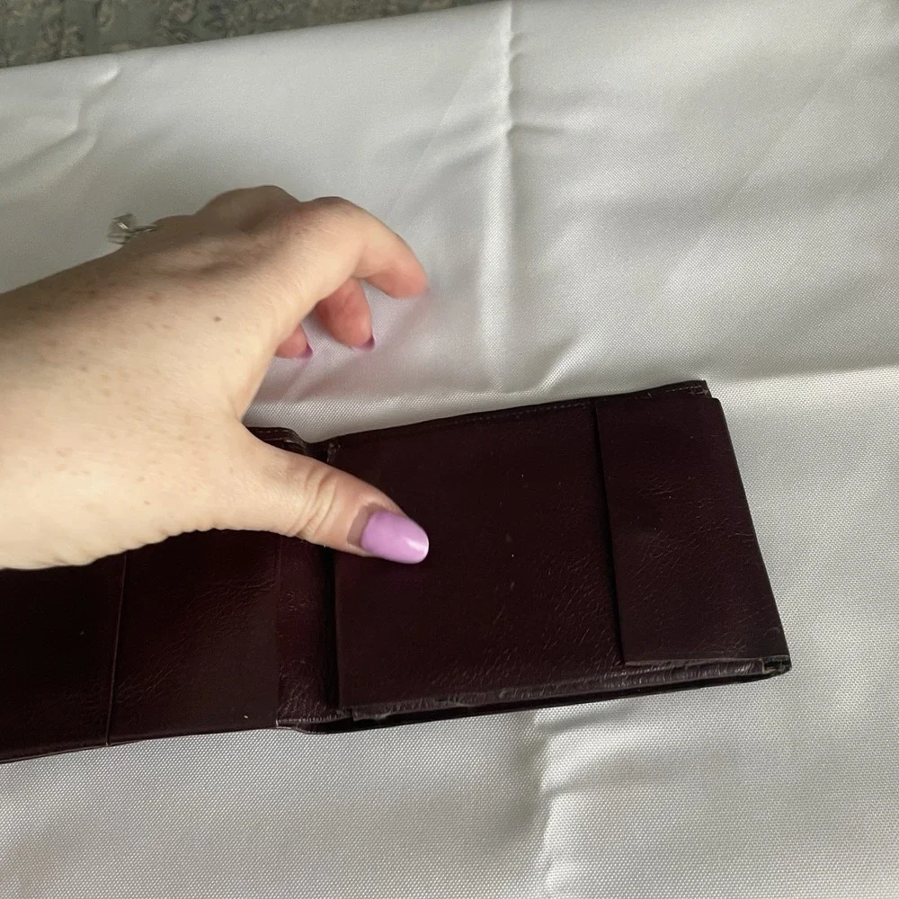 Vintage Men's Classic Maroon Pebbled Soft Leather Compact Bifold Wallet
